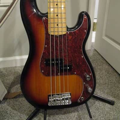 Squier Vintage Modified Precision Bass V 2014 - 2016 - 3-Color Sunburst image 11