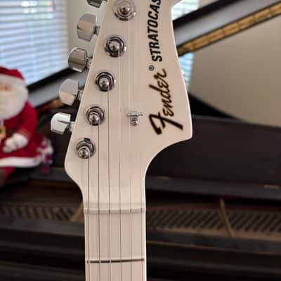 Fender Limited Edition Supreme Stratocaster 2017 - White image 3