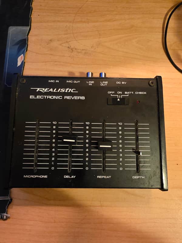 Realistic 32-1110 Desktop Electronic Reverb / Delay 1982 - 1989 - Black image 1