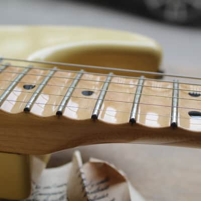 FENDER "Custom Shop Yngwie Malmsteen Vintage White, Scalloped Maple" HARDCASE, PAPERS, STRAP, 3, 68 KG image 6