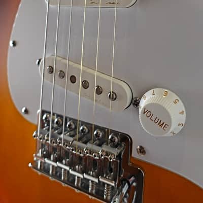 Fender Classic Series '70s Stratocaster with Rosewood Fretboard 2005 - 3-Color Sunburst - READ DESCRIPTION image 5