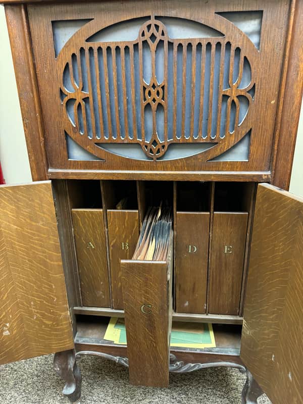 Brunswick 117 1920s Phonograph 78rpm Hand Cranked Record Player
