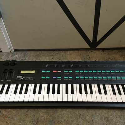 Yamaha DX100 Programmable Algorithm Synthesizer 1985 - Black