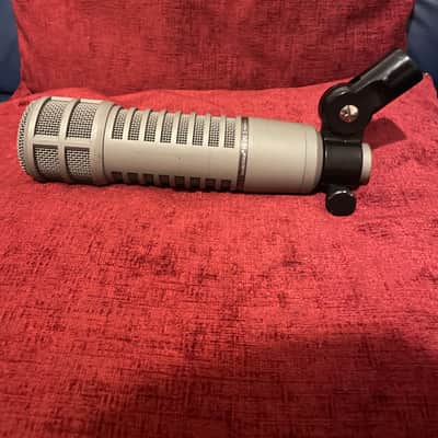 Electro-Voice RE20 Cardioid Dynamic Microphone 1968 - Present - Gray