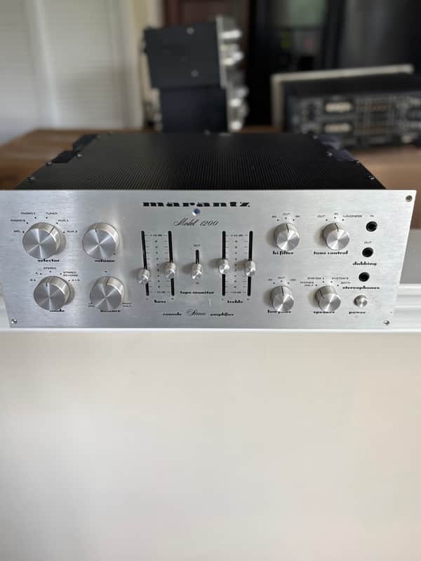 Marantz Model 1200 integrated amplifier 1970’s