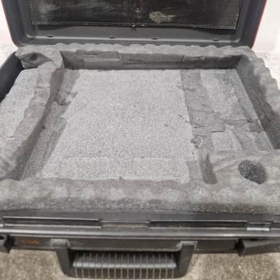 Delsey Club Suitcase - Black/Red 48cmx35cmx12cm – Suitcase - Good image 4