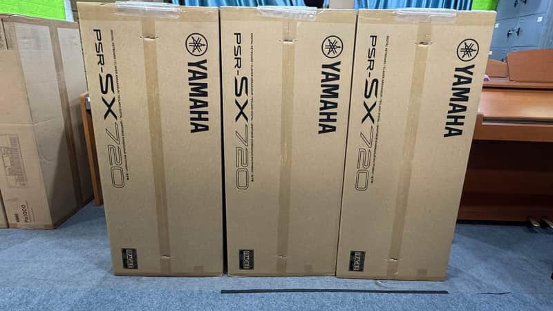 Yamaha PSR-SX720 61-Key Arranger Workstation 2024 - Present - Black image 1