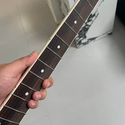 Round stainless steel 21 frets Maple guitar neck 25.5inch hole 8mm jazzmaster neck Rosewood fingerboard white binding Round End stainless steel 21frets image 3