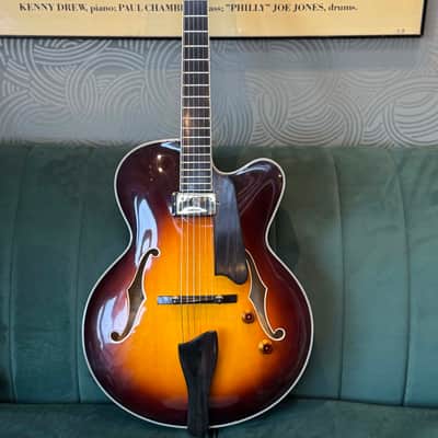 Eastman AR503CE Archtop Single Cutaway 2010 - Present - Sunburst image 2