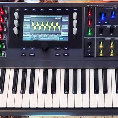 Waldorf Quantum 61-Key Hybrid Synthesizer 2017 - Present - Black image 1