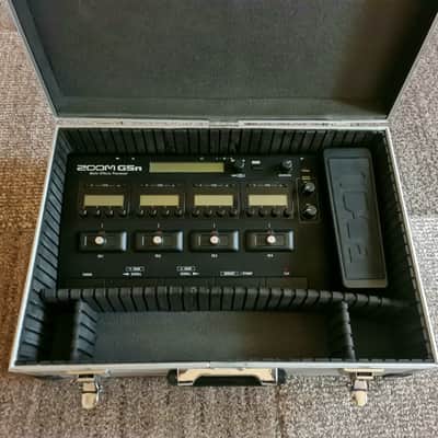 Zoom G5n Multi-Effects Processor + Custom Aluminum Flight Case + Original Power Supply image 2