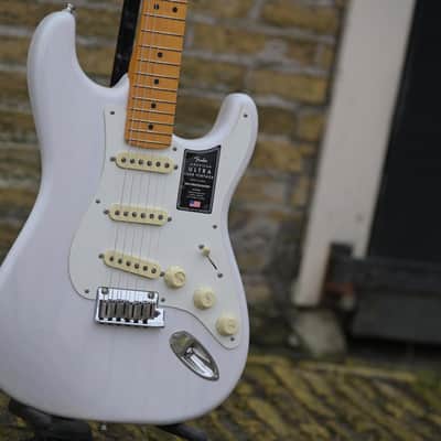 Fender American Ultra Luxe Vintage '50s Stratocaster, Maple Fingerboard - White Blonde image 3