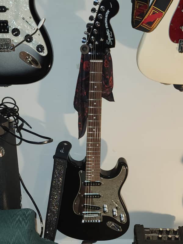 Squier Standard Stratocaster Black and Chrome Edition 2005 - Gloss Black image 1