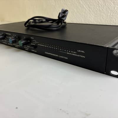 dbx 160XT Compressor / Limiter 2000s - Black image 3
