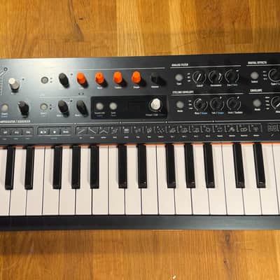Arturia MiniFreak 37-Key 6-Voice Polyphonic Hybrid Synthesizer 2022 - Present - Black
