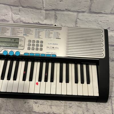 Casio LK-220 61-Key Electronic Keyboard with Lighted Keys image 4