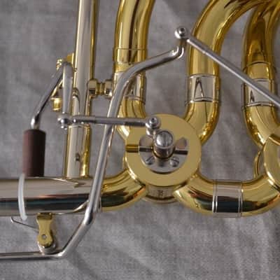 Trombon Bajo Shires Q36YR como nuevo image 8