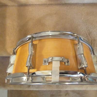 Yamaha 14 round x 5.5 inch snare drum quality hardwood shell natural lacquer finish very clean! image 5