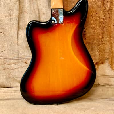 Fender MIJ Traditional 60's Jaguar 2021 - 3 Tone Sunburst image 7
