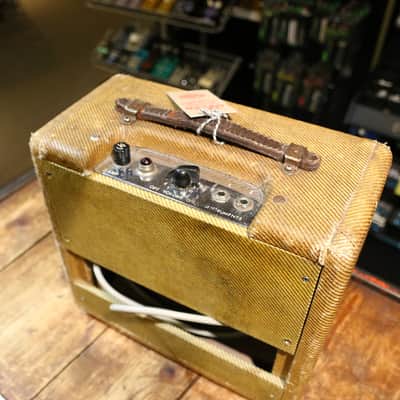Fender Champ 5F1 Narrow Panel 5-Watt 1x8" Guitar Combo 1958 - 1964 - Tweed image 4
