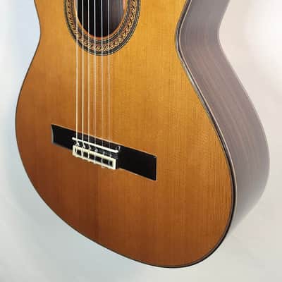 Jose Ramirez Pre Owned 1995 Vintage R4 all Solid CLassical Guitar With Case image 7
