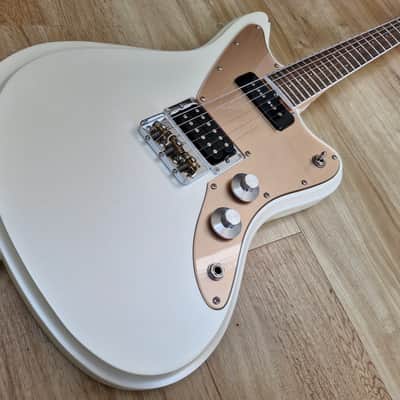 Tokyo Special Bacchus Surfbreaker Matte Pearl White Offset