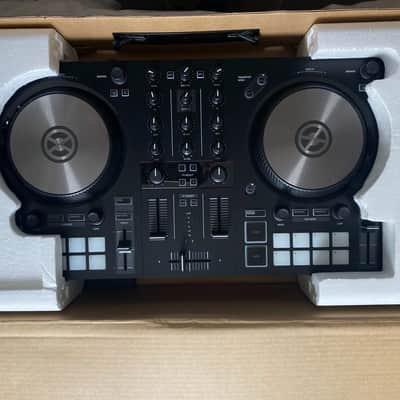Native Instruments Traktor Kontrol S2 MK2 DJ Controller 2020 image 2