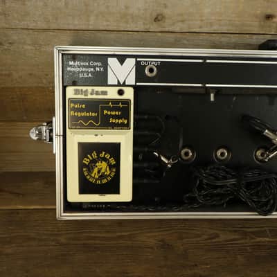 Multivox SE-PB Pedalboard with SE-XP Power Supply (120 volt) carrying case hard case image 5