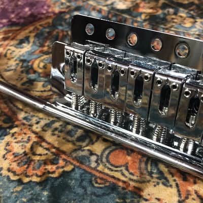 SGM Left handed Fender style Tremolo Assembly - Chrome image 2