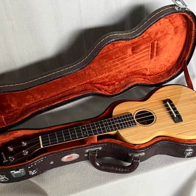 Pono ‘Ohe Concert Deluxe Ukulele 2011 - Gloss image 8