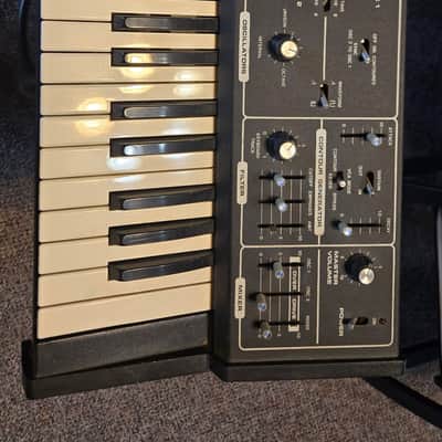 Moog The Rogue Synthesizer Keyboard