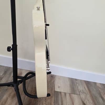 Epiphone Les Paul Studio w/ case and strap Alpine White image 8