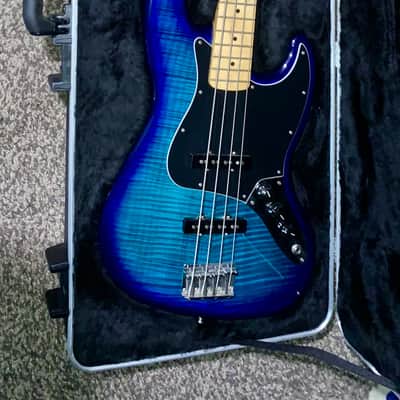 Skb Guitar hardshell case only for fender  precision or Jazz electric bass guitar image 3