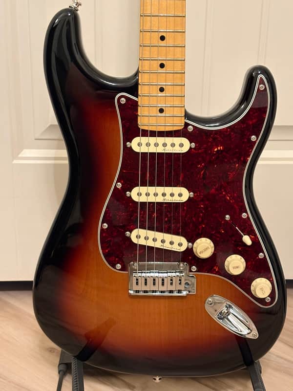 Fender Player II Modified Stratocaster with Maple Fretboard 2025 - Present - 3-Color Sunburst