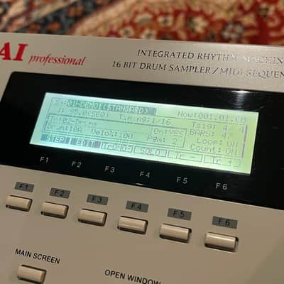 Akai MPC2000 MIDI Production Center 1997 - 2001 in original box image 3