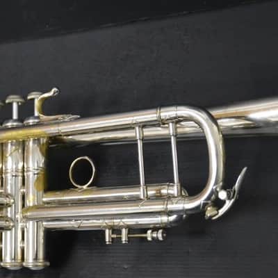 Trompeta Bach Stradivarius 37 estrella Corporation en buen estado. image 10