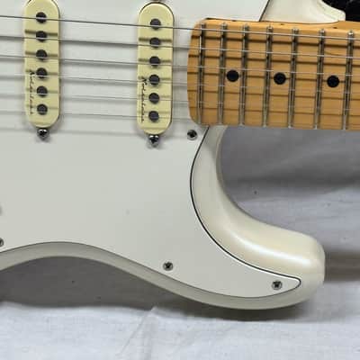 Fender Player Plus Stratocaster Guitar 2022 - Olympic Pearl / Maple neck image 5