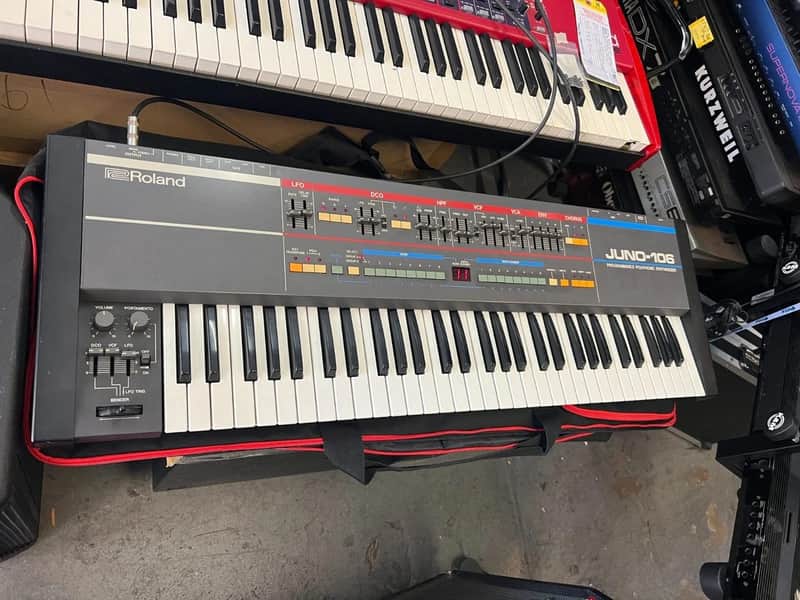 Immagine Roland Juno 106 , 61-Key Juno-106 Programmable Polyphonic Synthesizer /serviced //ARMENS// - 1