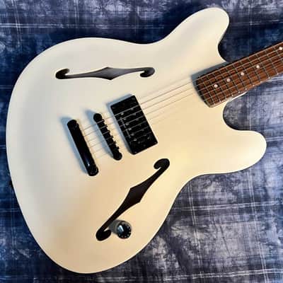 Fender Tom DeLonge Starcaster 2024 - Present - Olympic White - 6.5 Lbs. - G02897 - Authorized Dealer image 1