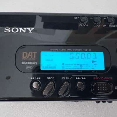 Sony TCD-D8 DAT Walkman 2000 - Excellent image 7