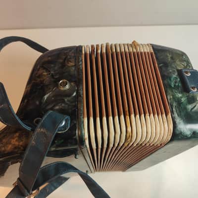 RARE, VINTAVintage Hero 7-Button 2-Bass Child's Accordion - Made in Shanghai - Green MarbleGE HERO "MIDGET" MINIATURE ACCORDION / MELODEON c1970s - 1 BROKEN KEY BUT OTHERWISE WORKING, BIG & FULL SOUND image 5