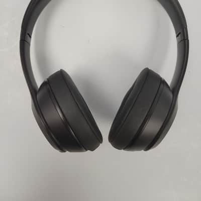 Beats Solo 3 Headphones image 3