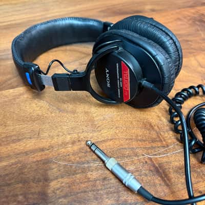Sony MDR-V6 With New Earpads, Closed Back Studio Reference Headphones image 2