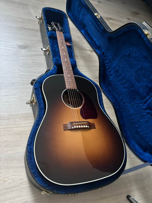 Gibson J-45 Standard