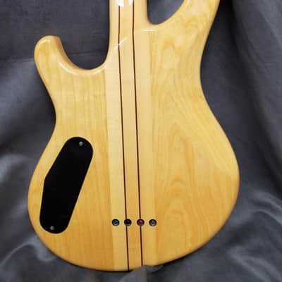 PRS SE Kingfisher Bass Natural image 11