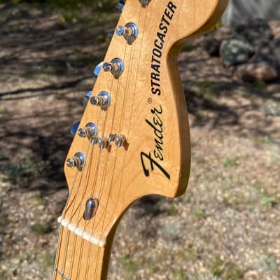 Fender Classic Series 70s Stratocaster-Lace Sensors-with Hardcase image 10