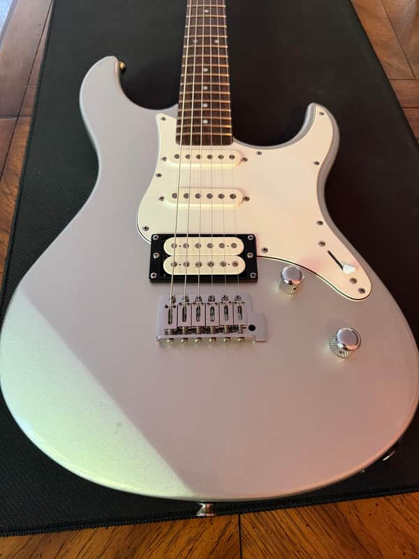 Yamaha Pacifica 112V