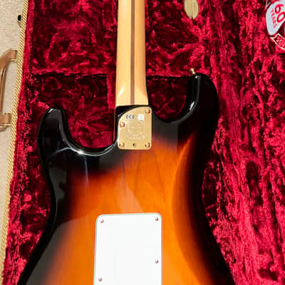 Fender 60th Anniversary Commemorative American Standard Stratocaster with Gold Hardware, Maple Fretboard 2014 - 2-Color Sunburst image 16