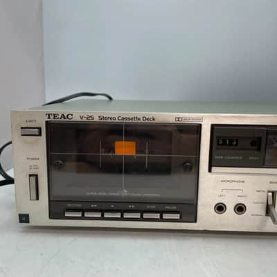 TEAC V-25 Stereo Cassette Deck TESTED POWERS ON FOR PARTS OR REPAIR ONLY image 2
