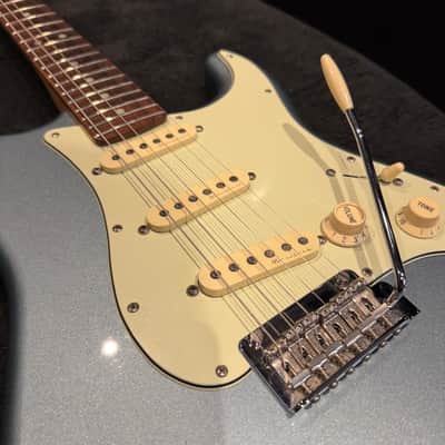 Fender Deluxe Roadhouse Stratocaster with Pau Ferro Fretboard 2018 - 2021 - Mystic Ice Blue image 6